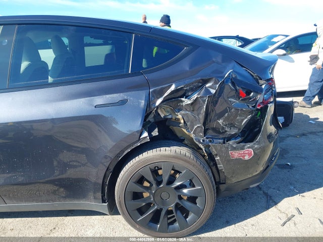 2024 TESLA MODEL Y 7SAYGDEE4RF079376 Photo 5