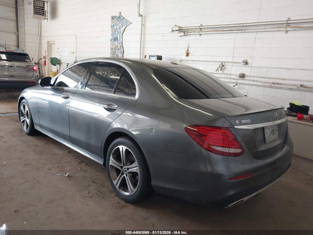 44083069 :رقم المزاد ، WDDZF4KB1HA102012 vin ، 2017 Mercedes-benz E 300 4matic مزاد بيع