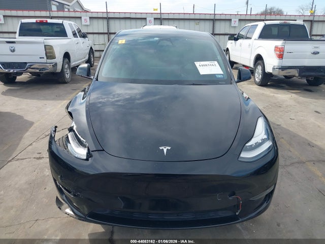Продажа на аукционе авто 2023 Tesla Model Y Awd/long Range Dual Motor All-wheel Drive, vin: 7SAYGDEE5PA088212, номер лота: 44083162