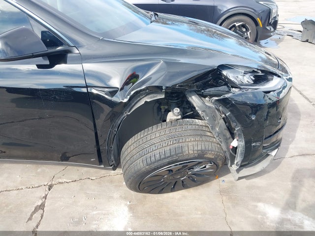Продажа на аукционе авто 2023 Tesla Model Y Awd/long Range Dual Motor All-wheel Drive, vin: 7SAYGDEE5PA088212, номер лота: 44083162