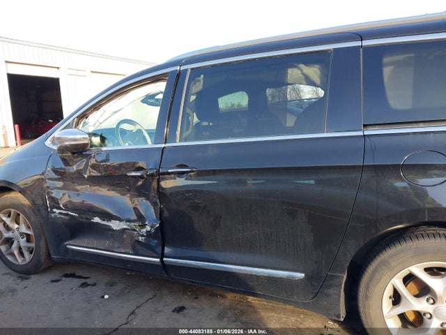 2019 Chrysler Pacifica Limited მანქანა იყიდება აუქციონზე, vin: 2C4RC1GG2KR731528, აუქციონის ნომერი: 44083185