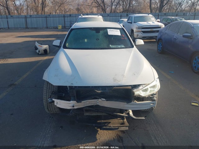 44083209 :رقم المزاد ، WBA8E5G57JNV02766 vin ، 2018 Bmw 320 مزاد بيع
