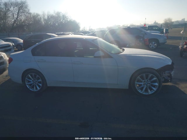 44083209 :رقم المزاد ، WBA8E5G57JNV02766 vin ، 2018 Bmw 320 مزاد بيع