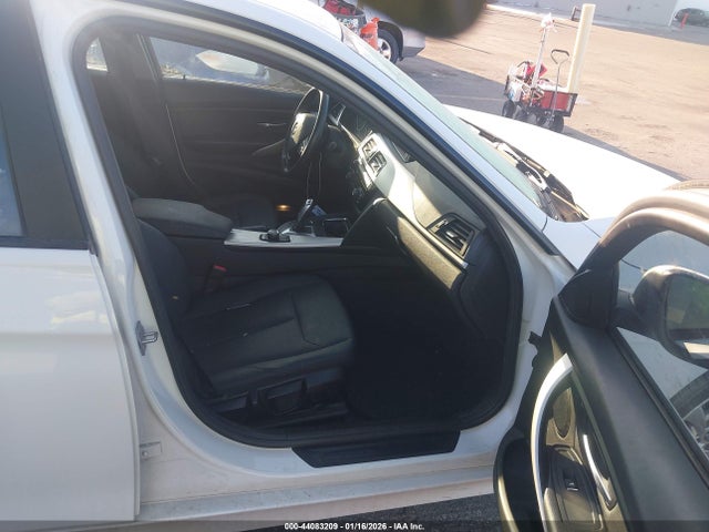 44083209 :رقم المزاد ، WBA8E5G57JNV02766 vin ، 2018 Bmw 320 مزاد بيع