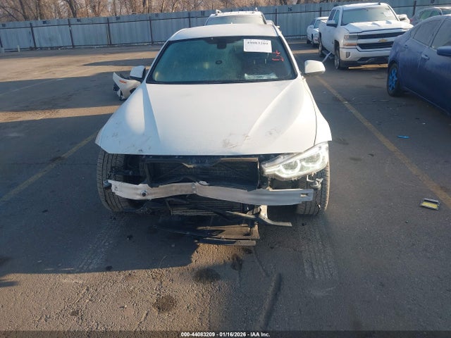 44083209 :رقم المزاد ، WBA8E5G57JNV02766 vin ، 2018 Bmw 320 مزاد بيع