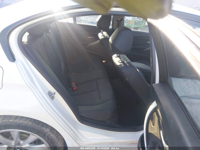 44083209 :رقم المزاد ، WBA8E5G57JNV02766 vin ، 2018 Bmw 320 مزاد بيع