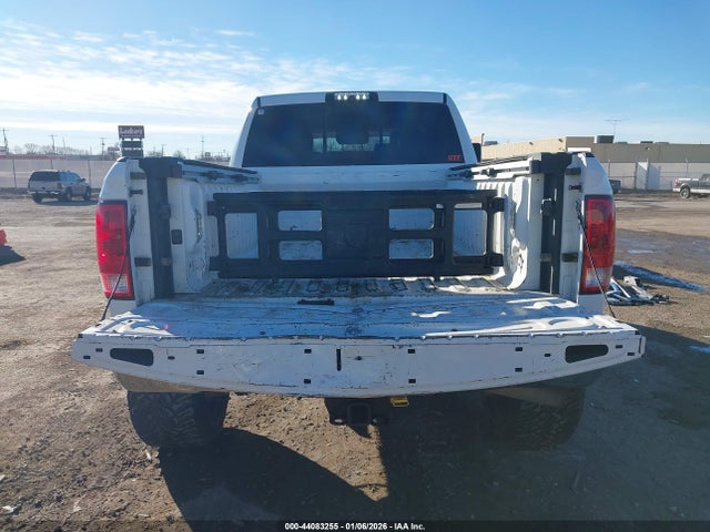 3C6UR5ML2JG366684 RAM 2500 Big Horn 4x4 6&#039;4 Box