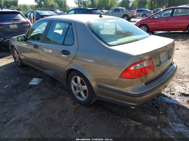 2002 SAAB 9-5 YS3ED49Z223028265 Photo 2