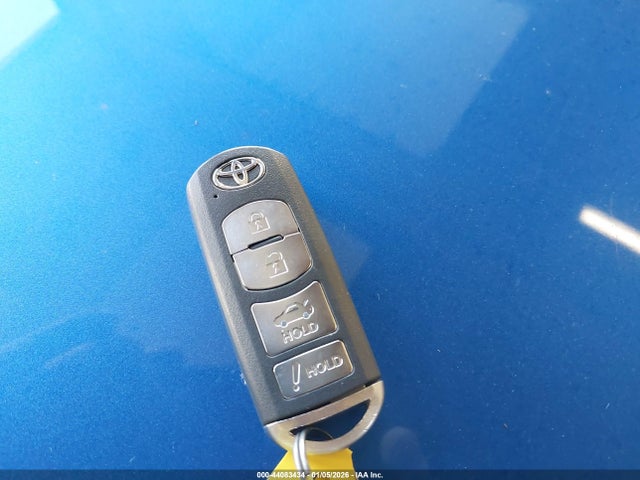3MYDLBYV7KY514152 Toyota Yaris Xle