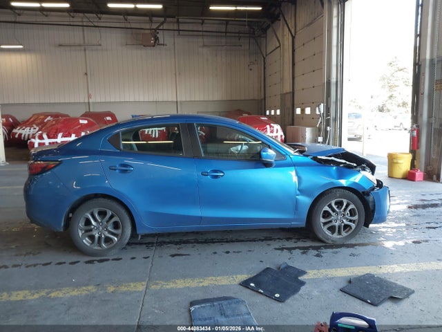 3MYDLBYV7KY514152 Toyota Yaris Xle