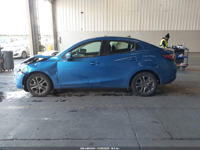 3MYDLBYV7KY514152 Toyota Yaris Xle