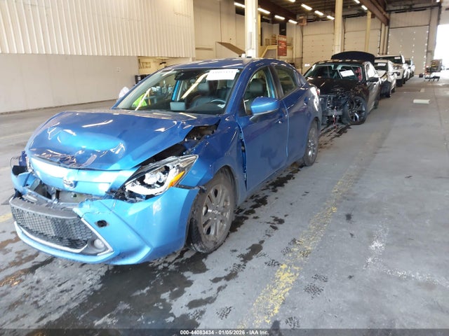3MYDLBYV7KY514152 Toyota Yaris Xle
