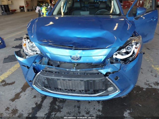 3MYDLBYV7KY514152 Toyota Yaris Xle
