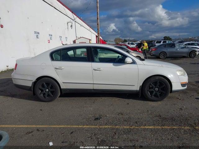 44083528 :رقم المزاد ، WVWAK73C16P179680 vin ، 2006 Volkswagen Passat 2.0t مزاد بيع