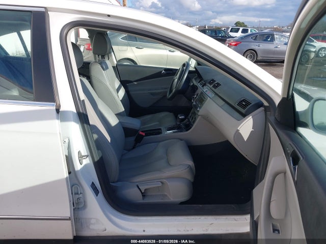 44083528 :رقم المزاد ، WVWAK73C16P179680 vin ، 2006 Volkswagen Passat 2.0t مزاد بيع