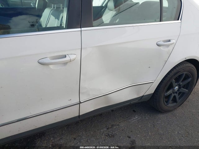 44083528 :رقم المزاد ، WVWAK73C16P179680 vin ، 2006 Volkswagen Passat 2.0t مزاد بيع