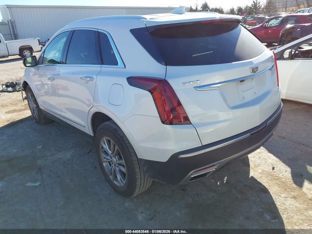 2021 CADILLAC XT5 1GYKNCRS5MZ130853 Photo 2