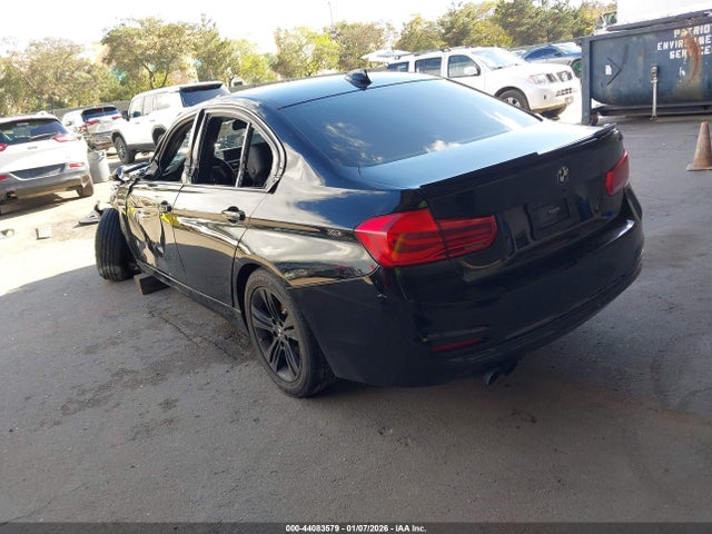 2018 BMW 330I WBA8B9C58JEE82732 Photo 2