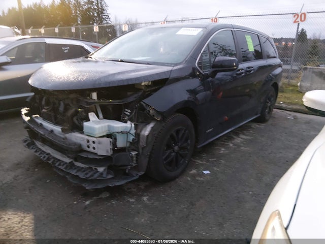 Toyota SIENNA LE 2021 5TDKRKEC2MS028978 Image 2