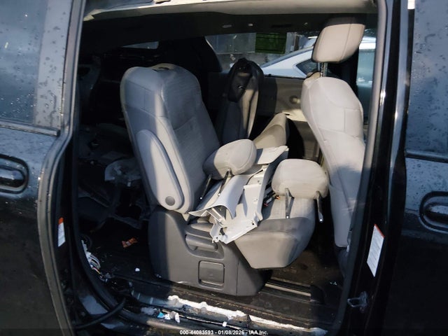 Toyota SIENNA LE 2021 5TDKRKEC2MS028978 Image 8