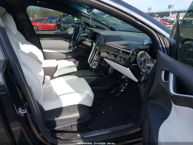 2017 TESLA MODEL X 5YJXCBE20HF046064 Photo 4