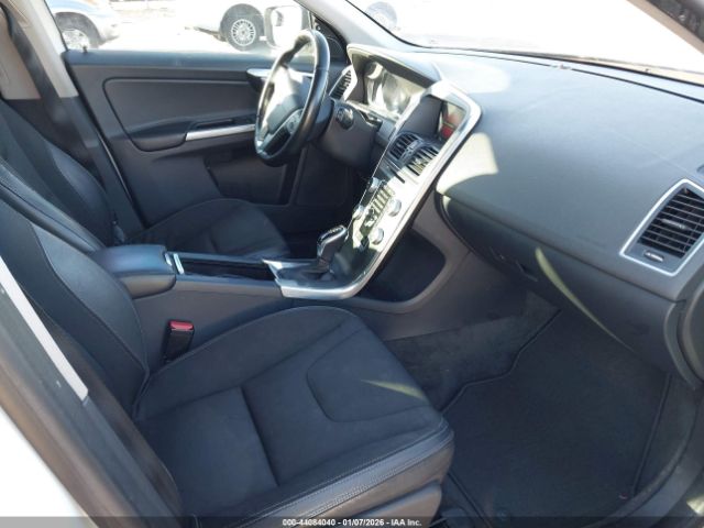 2016 VOLVO XC60 YV440MDJ9G2924413 Photo 4