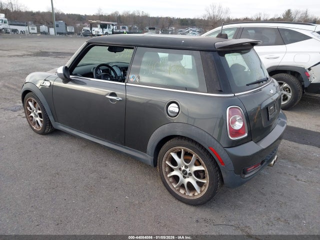 2011 MINI COOPER S WMWSV3C5XBTY20250 Photo 2