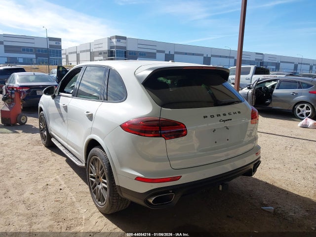 2017 PORSCHE CAYENNE WP1AA2A21HKA84809 Photo 2