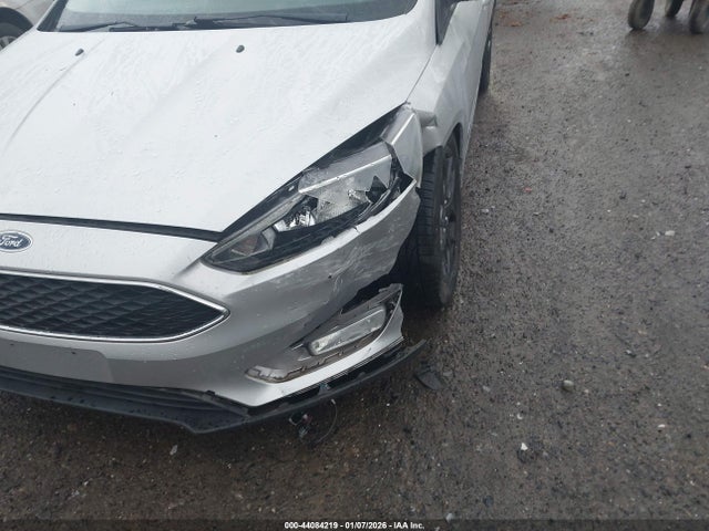 Ford Focus 2016 1FADP3F23GL372955 Image 13