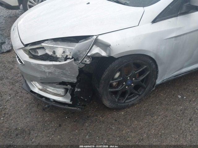 Ford Focus 2016 1FADP3F23GL372955 Image 14