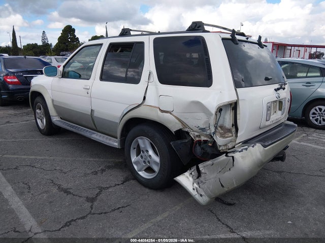 2001 INFINITI QX4 JNRDR09X01W203038 Photo 2