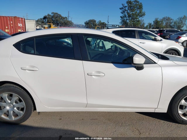 3MZBN1U75JM176948 Mazda Mazda3 Sport