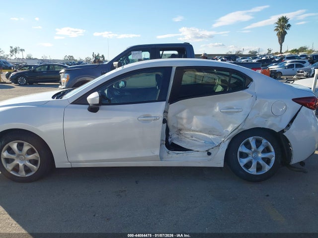 3MZBN1U75JM176948 Mazda Mazda3 Sport