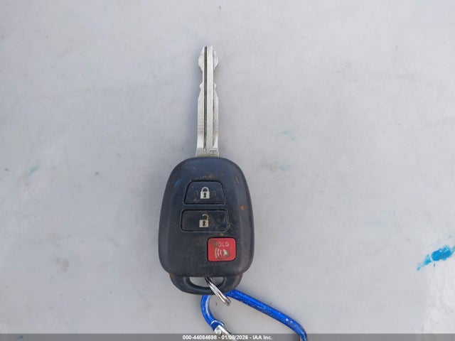 JTMBFREV7JJ725428 Toyota RAV4 LE