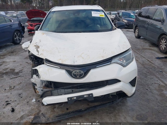 JTMBFREV7JJ725428 Toyota RAV4 LE