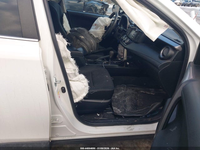 JTMBFREV7JJ725428 Toyota RAV4 LE