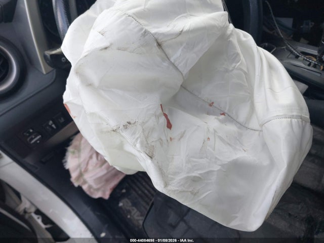 JTMBFREV7JJ725428 Toyota RAV4 LE