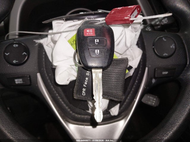 2T3BFREV3GW438923 Toyota RAV4 LE