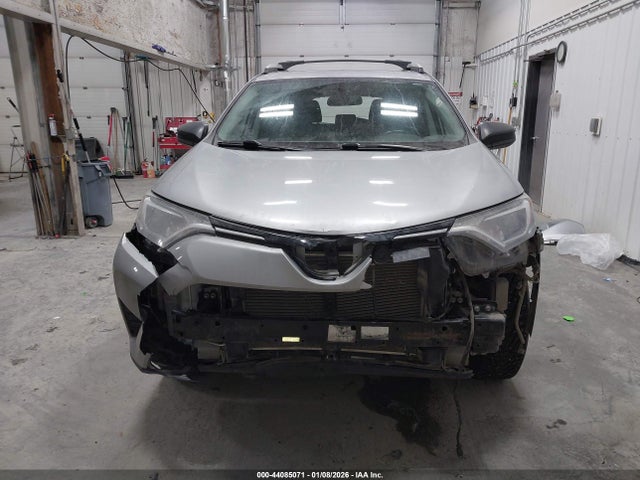 2T3BFREV3GW438923 Toyota RAV4 LE