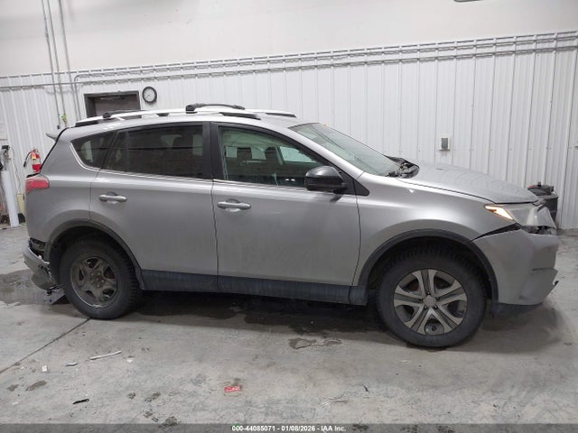 2T3BFREV3GW438923 Toyota RAV4 LE