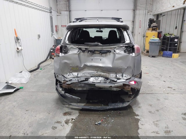 2T3BFREV3GW438923 Toyota RAV4 LE