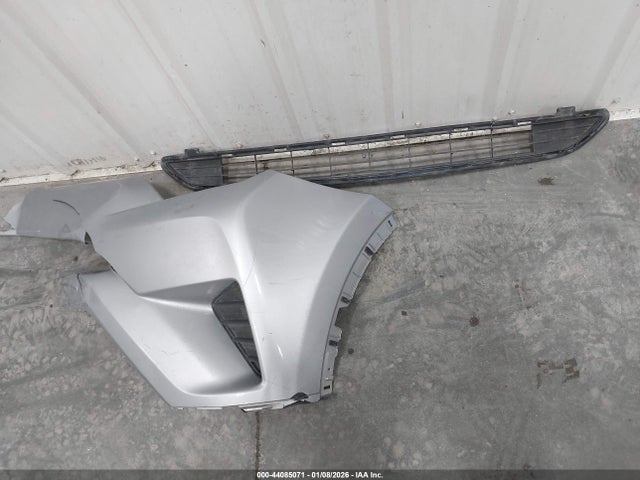 2T3BFREV3GW438923 Toyota RAV4 LE