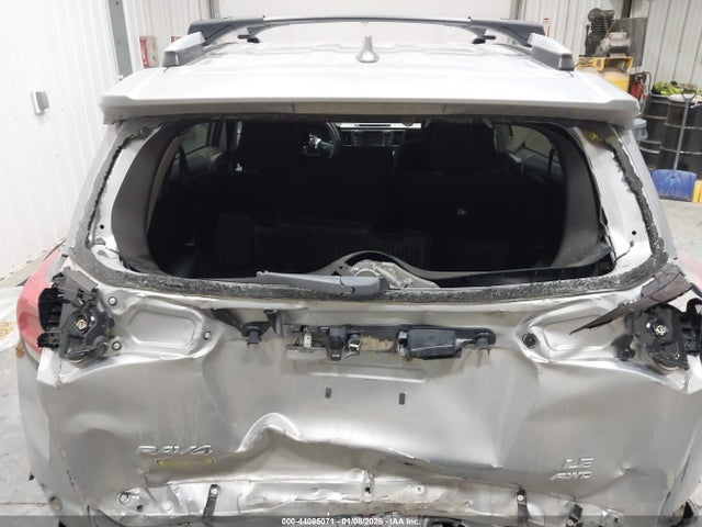 2T3BFREV3GW438923 Toyota RAV4 LE