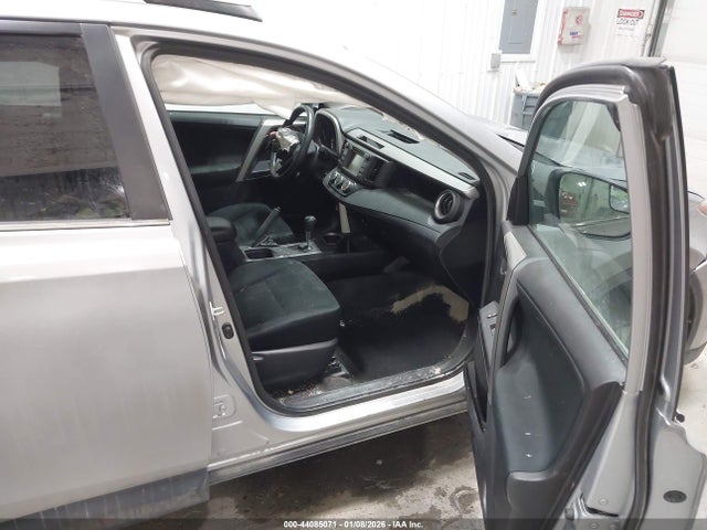 2T3BFREV3GW438923 Toyota RAV4 LE