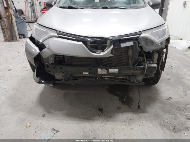 2T3BFREV3GW438923 Toyota RAV4 LE