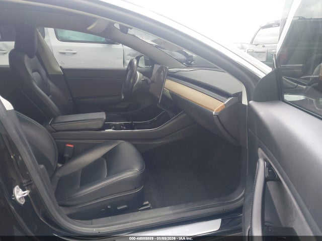 44085889 :رقم المزاد ، 5YJ3E1EA2KF399150 vin ، 2019 Tesla Model 3 Long Range/mid Range/standard Range/standard Range Plus مزاد بيع