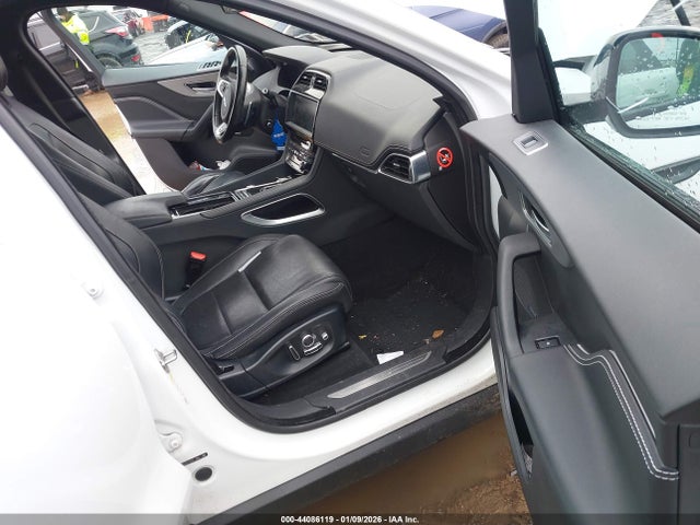 2018 JAGUAR F-PACE SADCM2FV3JA271635 Photo 4