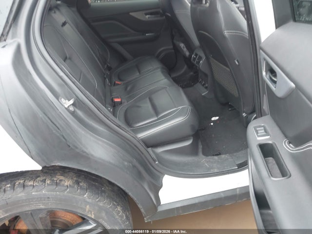 2018 JAGUAR F-PACE SADCM2FV3JA271635 Photo 7