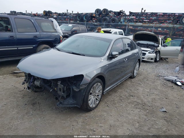 Продаж на аукціоні авто 2015 Volkswagen Passat 1.8t Wolfsburg Edition, vin: 1VWAS7A3XFC011124, номер лоту: 44086467