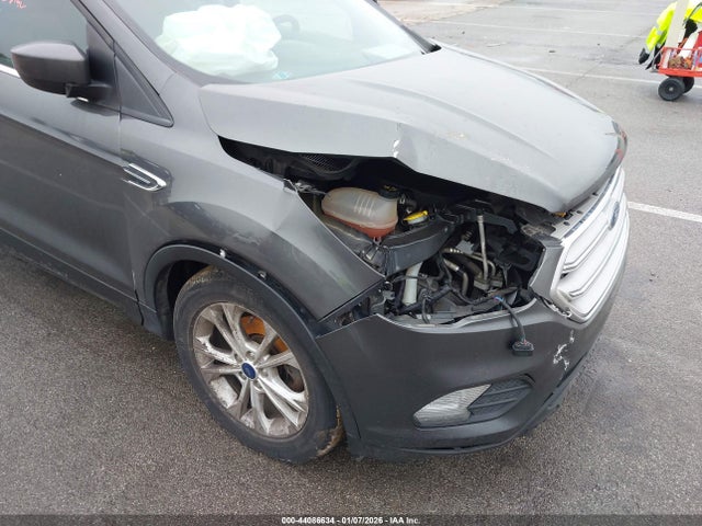 1FMCU0GD8JUA40147 Ford ESCAPE SE